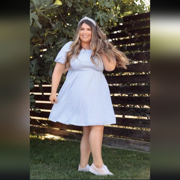 LuLa Roe XL whimsical crinkle knit knee-length dress, with pockets. Blue/white - Picture 7 of 8